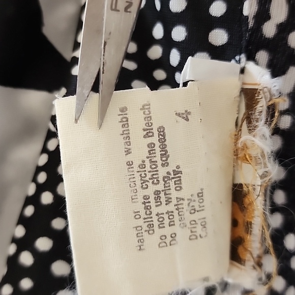 Vintage 1070s Liberty House of Hawaii Black and White Floral Button Down Blouse - Picture 9 of 9